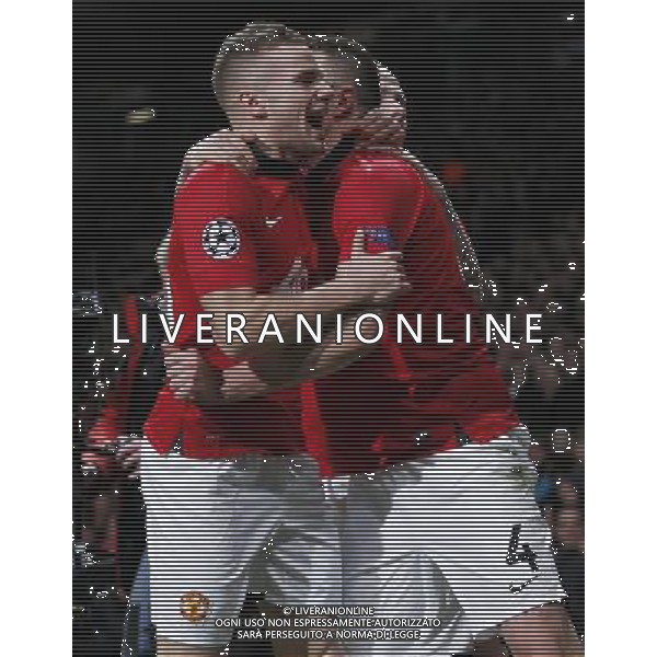 (131211) -- MANCHESTER, Dec. 11, 2013 () -- Phil Jones (R) of Manchester United celebrates scoring with teammate Tom Cleverley (L) during the UEFA Champions League Group A match between Manchester United and Shakhtar Donetsk at Old Trafford Stadium in Manchester, Britain on Dec. 10, 2013. Manchester United won 1-0. (/Wang Lili) AG ALDO LIVERANI SAS ONLY ITALY