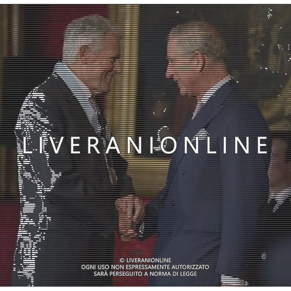 Britain\'s Prince Charles, right, the President, Arts and Business shakes hands with Ian Stoutzker a recipient of the The Prince of Wales Medal for Philanthropy for 2013, in London, Wednesday, Dec. 11, 2013. . ©photoshot/AGENZIA ALDO LIVERANI SAS - ITALY ONLY - REALI INGLESI: Il principe Carlo alla cerimonia di consegna delle Medaglie per la Filantropia per il 2013 a St James Place di Londra, 11 Dicembre 2013.