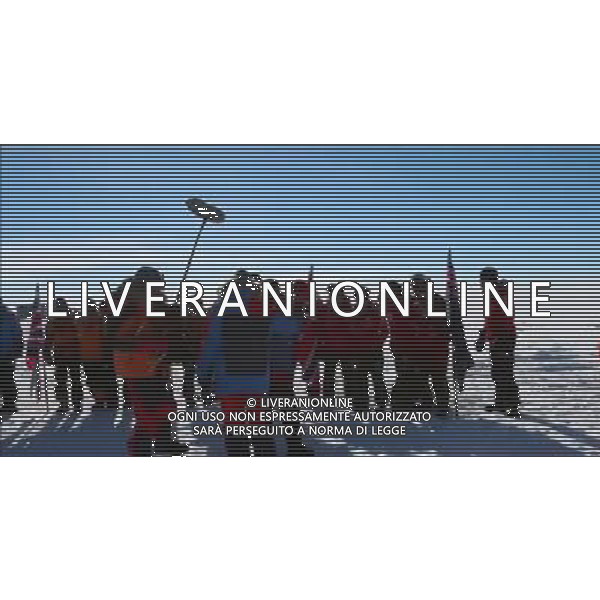 BEST QUALITY AVAILABLE Walking with the Wounded handout videograb image showing Prince Harry (right) and his fellow adventurers as they reach the South Pole, as part of their Walking With The Wounded charity trek. After more than three weeks pulling sleds across the frozen wastes of Antarctica the group stood at the bottom of the world at midday. ©PHOTOSHOT/AGENZIA ALDO LIVERANI SAS - ITALY ONLY - EDITORIAL USE ONLY - REALI INGLESI: Il principe Harry con i compagni di avventura per raggiungere il Polo Sud, dopo piu\' di tre settimane che tirano le slitte attraverso le lande ghiacciate dell\'Antartide