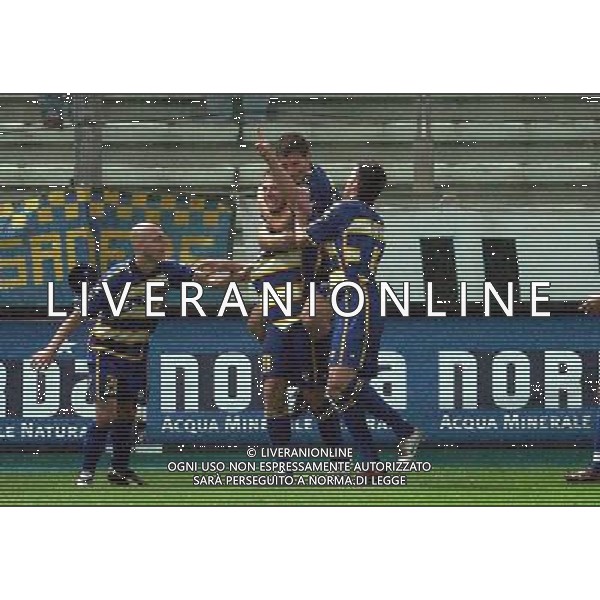 Parma - Steaua Bucarest coppa uefa 04/11/2004 nella foto abbracci esultanza dopo il gol di alessandro budel ph gianluigi arcaini/agenzia aldo liverani