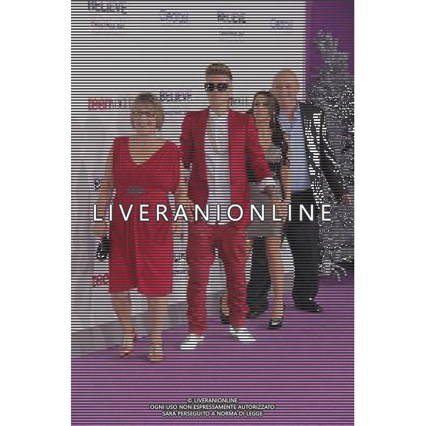 Justin Bieber and family at the \'Justin Bieber\'s Believe\' Premiere, Regal Cinemas, Los Angeles, CA 12-18-13 AG ALDO LIVERANI SAS ONLY ITALY