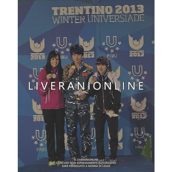 (131219) -- TRENTINO, Dec. 19, 2013 () -- Gold medallist China\'s Tao Jiaying (C), silver medallist Hungary\'s Bernadett Heidun (L) and bronze medallist South Korea\'s Hwang Hyunsun pose for photos during the awarding ceremony of the women\'s short track 1,500m at the 26th Winter Universiade in Trentino, Italy, Dec. 18, 2013. (/He Changshan) ©PHOTOSHOT/AGENZIA ALDO LIVERANI SAS - ITALY ONLY - EDITORIAL USE ONLY