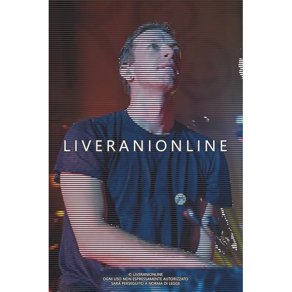 Coldplay play the Under One Roof Charity Concert on 19/12/2013 at Hammersmith Eventim Apollo, London. The show will raise funds for Kids Company, which works with vulnerable children and young people in London and Bristol. Persons pictured: Chris Martin. ©PHOTOHSOT/AGENZIA ALDO LIVERANI SAS - ITALY ONLY - EDITORIAL USE ONLY