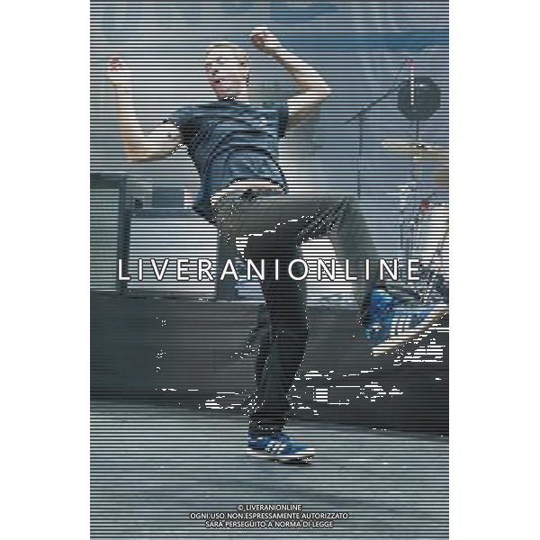 Coldplay play the Under One Roof Charity Concert on 19/12/2013 at Hammersmith Eventim Apollo, London. The show will raise funds for Kids Company, which works with vulnerable children and young people in London and Bristol. Persons pictured: Chris Martin. ©PHOTOHSOT/AGENZIA ALDO LIVERANI SAS - ITALY ONLY - EDITORIAL USE ONLY