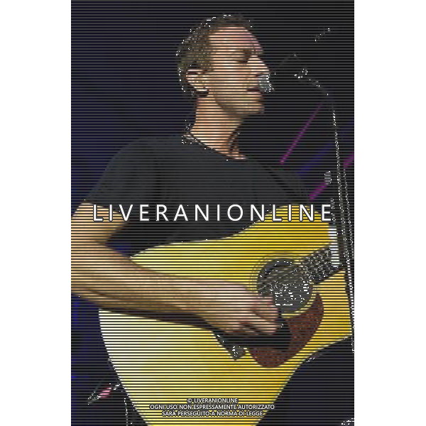 Coldplay play the Under One Roof Charity Concert on 19/12/2013 at Hammersmith Eventim Apollo, London. The show will raise funds for Kids Company, which works with vulnerable children and young people in London and Bristol. Persons pictured: Chris Martin. ©PHOTOHSOT/AGENZIA ALDO LIVERANI SAS - ITALY ONLY - EDITORIAL USE ONLY