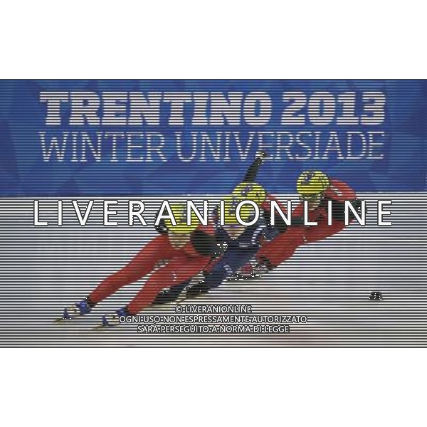 (131221) -- TRENTINO, Dec. 21, 2013 () -- China\'s Guo Yihan (1st R), Tao Jiaying (1st L) and South Korea\'s Lee Eunbyul (2nd L) compete during the women\'s short track 1,000m final at the 26th Winter Universiade in Trentino, Italy, Dec. 20, 2013. Guo claimed the title with 1 minute and 35.691 seconds. (/Bai Xuefei) ©PHOTOSHOT/AGENZIA ALDO LIVERANI SAS - ITALY ONLY - EDITORIAL USE ONLY