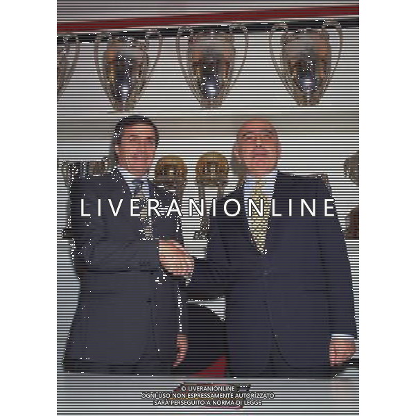 MILANO 24-05-1996 PRESENTAZIONE DEL NUOVO ALLENATORE DEL MILAN OSCAR WASHINGTON TABAREZ NELLA FOTO OSCAR WASHINGTON TABAREZ-ADRIANO GALLIANI AG ALDO LIVERANI SAS