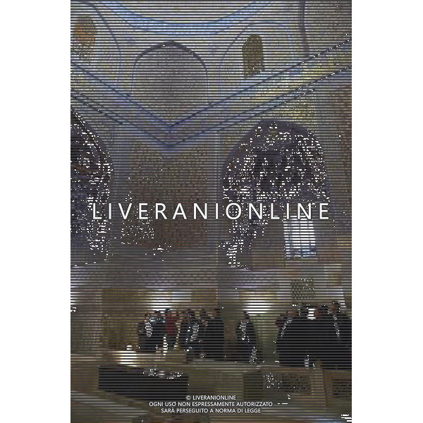 (140102) -- TASHKENT, Jan. 2, 2014 () -- The photo taken on Oct. 27, 2013 shows the interior of the Gur-e Amir Mausoleum in Samarkand, Uzbekistan. It is a mausoleum of the Asian conqueror Tamerlane (also known as Timur). Samarkand is the second largest city in Uzbekistan and the capital of Samarqand Province. It is an ancient city on the Silk Road and a melting port of the world\'s cultures. It is listed as one of the World Heritage Sites by UNESCO in 2001. (/Sadat) (dzl) ©photoshot/AGENZIA ALDO LIVERANI SAS - ITALY ONLY - L\'antica citta\' di Samarcanda costituita da tre edifici separati Compresa la Madrasa di Ulugh Beg, Sher-Dor e Kori-Tilya in Uzbekistan sulla Via della Seta, indicato come uno dei siti del patrimonio mondiale dell\'Umanita\' dall\'UNESCO nel 2001.