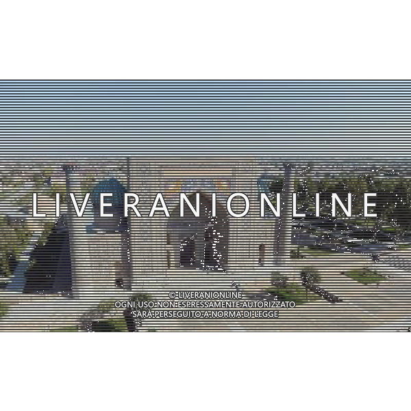 (140102) -- TASHKENT, Jan. 2, 2014 () -- The photo taken on Oct. 27, 2013 shows the Sher-Dor Madrasah in the Registan in Samarkand, Uzbekistan. The Registan is the heart of the ancient city of Samarkand and it is consisted of three separate buildings including Madrasa of Ulugh Beg, Sher-Dor Madrasah, and Tilya-Kori Madrasah. Samarkand is the second largest city in Uzbekistan and the capital of Samarqand Province. It is an ancient city on the Silk Road and a melting port of the world\'s cultures. It is listed as one of the World Heritage Sites by UNESCO in 2001. (/Sadat) (dzl) ©photoshot/AGENZIA ALDO LIVERANI SAS - ITALY ONLY - L\'antica citta\' di Samarcanda costituita da tre edifici separati Compresa la Madrasa di Ulugh Beg, Sher-Dor e Kori-Tilya in Uzbekistan sulla Via della Seta, indicato come uno dei siti del patrimonio mondiale dell\'Umanita\' dall\'UNESCO nel 2001.