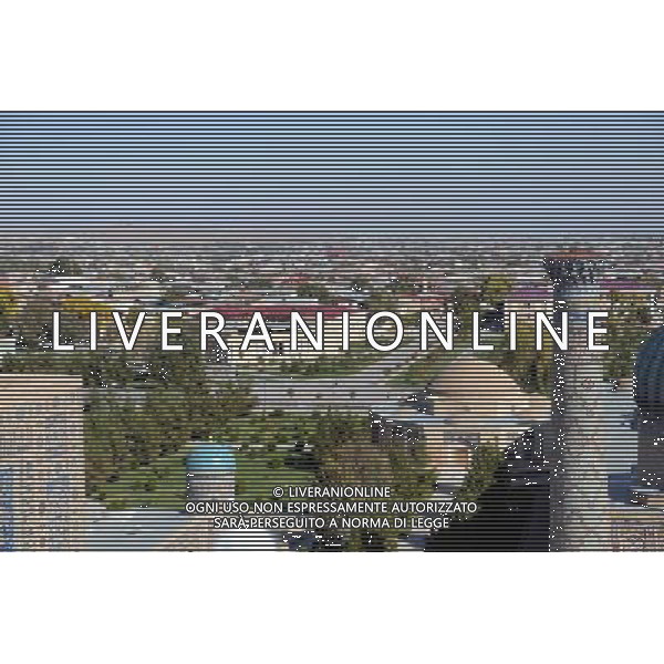 (140102) -- TASHKENT, Jan. 2, 2014 () -- The photo taken on Oct. 27, 2013 shows city view from the Registan in Samarkand, Uzbekistan. The Registan is the heart of the ancient city of Samarkand and it is consisted of three separate buildings including Madrasa of Ulugh Beg, Sher-Dor Madrasah, and Tilya-Kori Madrasah. Samarkand is the second largest city in Uzbekistan and the capital of Samarqand Province. It is an ancient city on the Silk Road and a melting port of the world\'s cultures. It is listed as one of the World Heritage Sites by UNESCO in 2001. (/Sadat) (dzl) ©photoshot/AGENZIA ALDO LIVERANI SAS - ITALY ONLY - L\'antica citta\' di Samarcanda costituita da tre edifici separati Compresa la Madrasa di Ulugh Beg, Sher-Dor e Kori-Tilya in Uzbekistan sulla Via della Seta, indicato come uno dei siti del patrimonio mondiale dell\'Umanita\' dall\'UNESCO nel 2001.