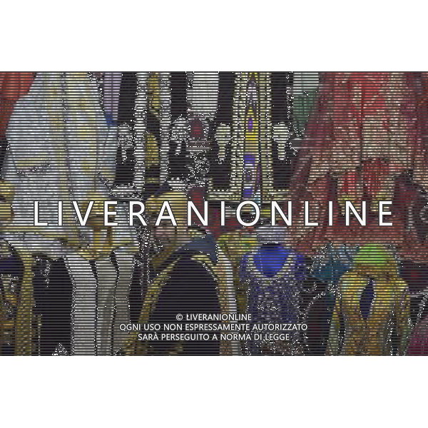 (140102) -- TASHKENT, Jan. 2, 2014 () -- A tourist choose souvenirs at a souvenir store in Madrasa of Ulugh Beg in the Registan in Samarkand, Uzbekistan, Oct. 27, 2013. The Registan is the heart of the ancient city of Samarkand and it is consisted of three separate buildings including Madrasa of Ulugh Beg, Sher-Dor Madrasah, and Tilya-Kori Madrasah. Samarkand is the second largest city in Uzbekistan and the capital of Samarqand Province. It is an ancient city on the Silk Road and a melting port of the world\'s cultures. It is listed as one of the World Heritage Sites by UNESCO in 2001. (/Sadat) (dzl) ©photoshot/AGENZIA ALDO LIVERANI SAS - ITALY ONLY - L\'antica citta\' di Samarcanda costituita da tre edifici separati Compresa la Madrasa di Ulugh Beg, Sher-Dor e Kori-Tilya in Uzbekistan sulla Via della Seta, indicato come uno dei siti del patrimonio mondiale dell\'Umanita\' dall\'UNESCO nel 2001.