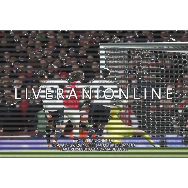 Arsenal\'s Tomas Rosicky scores Arsenal 2nd goal Photo by Kieran Galvin/CameraSport Football - FA Challenge Cup Third Round - Arsenal v Tottenham Hotspur - Saturday 4th January 2014 - Emirates Stadium - London © CameraSport - 43 Linden Ave. Countesthorpe. Leicester. England. LE8 5PG - Tel: +44 (0) 116 277 4147 - admin@camerasport.com - www.camerasport.com AG ALDO LIVERANI SAS ONLY ITALY