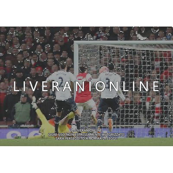 Arsenal\'s Tomas Rosicky scores Arsenal 2nd goal Photo by Kieran Galvin/CameraSport Football - FA Challenge Cup Third Round - Arsenal v Tottenham Hotspur - Saturday 4th January 2014 - Emirates Stadium - London © CameraSport - 43 Linden Ave. Countesthorpe. Leicester. England. LE8 5PG - Tel: +44 (0) 116 277 4147 - admin@camerasport.com - www.camerasport.com AG ALDO LIVERANI SAS ONLY ITALY