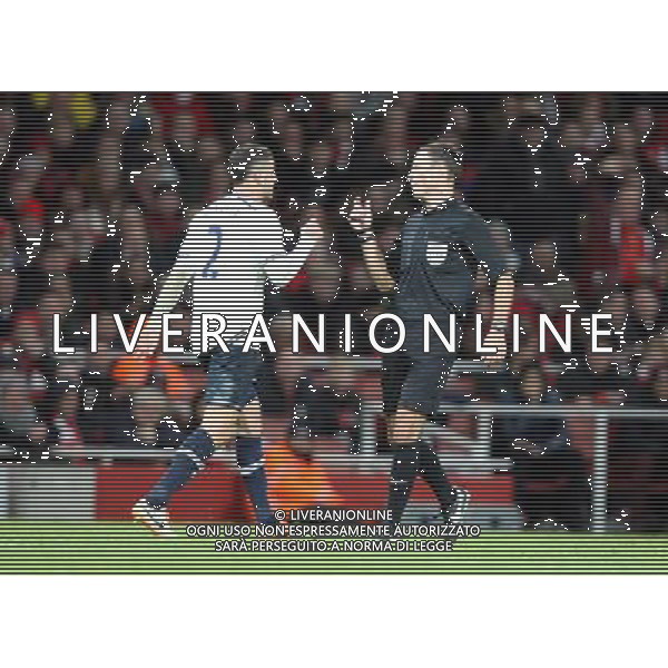Referee Mark Clattenburg have words with Tottenham Hotspur\'s Kyle Walker Photo by Kieran Galvin/CameraSport Football - FA Challenge Cup Third Round - Arsenal v Tottenham Hotspur - Saturday 4th January 2014 - Emirates Stadium - London © CameraSport - 43 Linden Ave. Countesthorpe. Leicester. England. LE8 5PG - Tel: +44 (0) 116 277 4147 - admin@camerasport.com - www.camerasport.com AG ALDO LIVERANI SAS ONLY ITALY