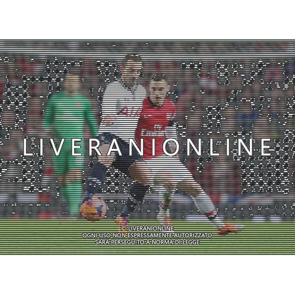 Tottenham Hotspur\'s Roberto Soldado despite the attentions of Arsenal\'s Thomas Vermaelen Photo by Kieran Galvin/CameraSport Football - FA Challenge Cup Third Round - Arsenal v Tottenham Hotspur - Saturday 4th January 2014 - Emirates Stadium - London © CameraSport - 43 Linden Ave. Countesthorpe. Leicester. England. LE8 5PG - Tel: +44 (0) 116 277 4147 - admin@camerasport.com - www.camerasport.com AG ALDO LIVERANI SAS ONLY ITALY
