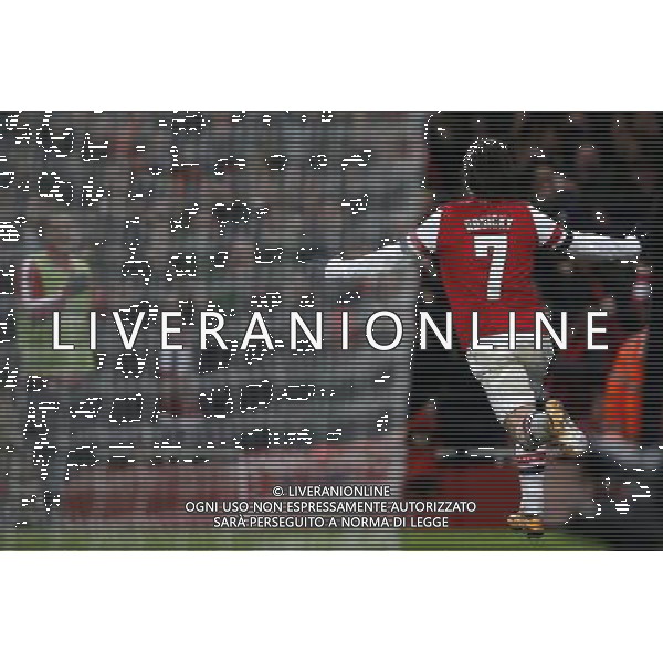 (140105) -- LONDON, Jan. 5, 2014 () -- Tomas Rosicky(R) of Arsenal celebrates scoring during FA Cup Third Round match between Arsenal and Tottenham Hotspur at Emirates Stadium in London, Britain on Jan. 4, 2014. Arsenal won 2-0. (/Wang Lili) FOR EDITORIAL USE ONLY. NOT FOR SALE FOR MARKETING OR ADVERTISING CAMPAIGNS. NO USE WITH UNAUTHORIZED AUDIO, VIDEO, DATA, FIXTURE LISTS, CLUBLEAGUE LOGOS OR LIVE SERVICES. ONLINE IN-MATCH USE LIMITED TO 45 IMAGES, NO VIDEO EMULATION. NO USE IN BETTING, GAMES OR SINGLE CLUBLEAGUEPLAYER PUBLICATIONS. AG ALDO LIVERANI SAS ONLY ITALY