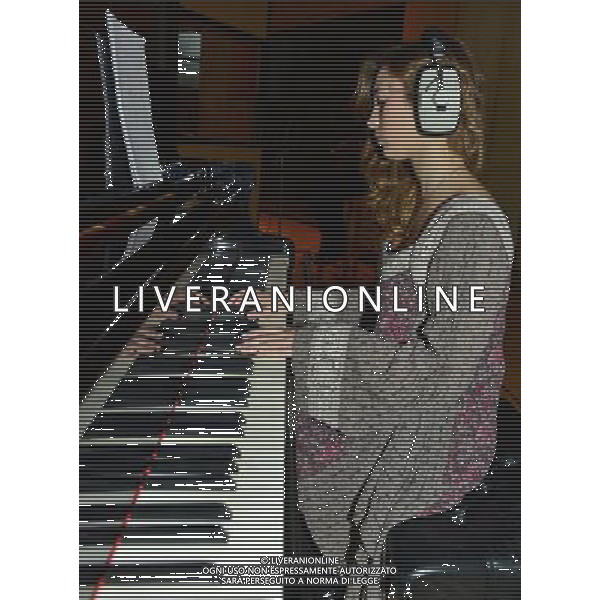  Upcoming singer songwriter Charlotte Ward records the charity single \'Miss You Machine\' at Metropolis Studio, London Date ; 04/01/2014 AG ALDO LIVERANI SAS ONLY ITALY