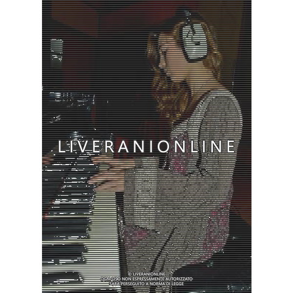  Upcoming singer songwriter Charlotte Ward records the charity single \'Miss You Machine\' at Metropolis Studio, London Date ; 04/01/2014 AG ALDO LIVERANI SAS ONLY ITALY