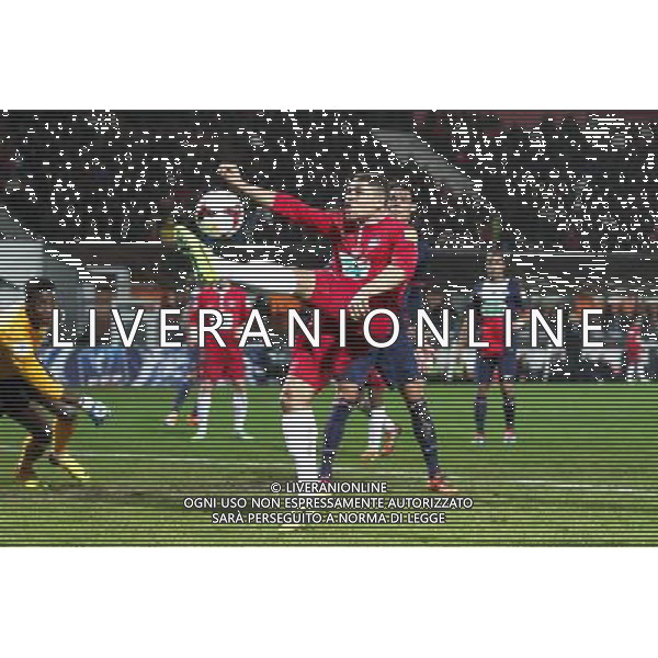 Simon FALETTE / Edinson CAVANI - 08.01.2014 - Brest / Paris Saint Germain - 32emeFinale Coupe de France Photo : Maxime Kerriou / Icon Sport AG ALDO LIVERANI SAS ONLY ITALY