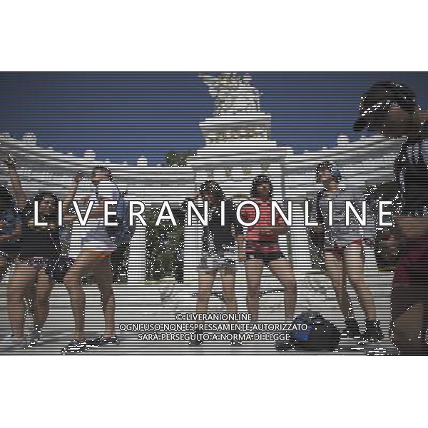 (140113) -- MEXICO CITY, Jan. 13, 2014 () -- Citizens in underpants dance in front of the Juarez Cemicircle during the event of No Pants Subway Ride, in Mexico City, capital of Mexico, Jan. 12, 2014. Passengers took part in the traditional urban event of No Pants Subway Ride in Mexico City, which started in New York city 12 years ago. (/Guillermo Arias) (ctt) ©photoshot/AGENZIA ALDO LIVERANI SAS - ITALY ONLY - EDITORIAL USE ONLY - Persone in metropolitana senza pantaloni prendono parte alla giornata 2014 No Pants 12 gennaio 2014.