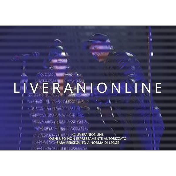  Lily Allen and Chris Martin on stage at the \'Under 1 Roof\' concert, held at Hammersmith Apollo, London, on Thursday December 19, 2013. AG ALDO LIVERANI SAS ONLY ITALY