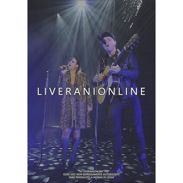 Lily Allen and Chris Martin on stage at the \'Under 1 Roof\' concert, held at Hammersmith Apollo, London, on Thursday December 19, 2013. AG ALDO LIVERANI SAS ONLY ITALY