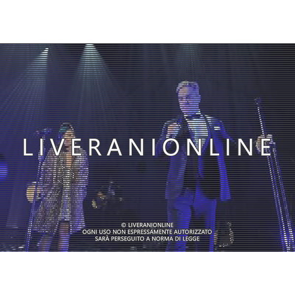  Lily Allen and Robbie Williams on stage at the \'Under 1 Roof\' concert, held at Hammersmith Apollo, London, on Thursday December 19, 2013. AG ALDO LIVERANI SAS ONLY ITALY