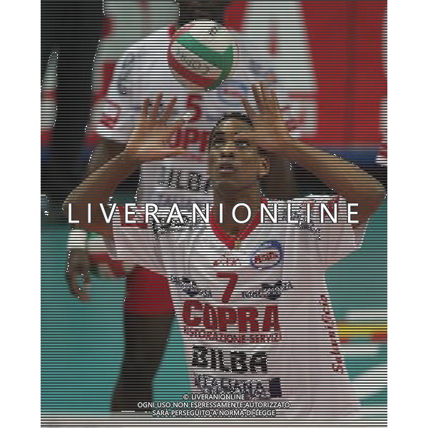 COPRA VOLLEY PIACENZA-SISLEY TRVISO 07/11/2004 NELLA FOTO MARSHALL LEONELL AGENZIA ALDO LIVERANI
