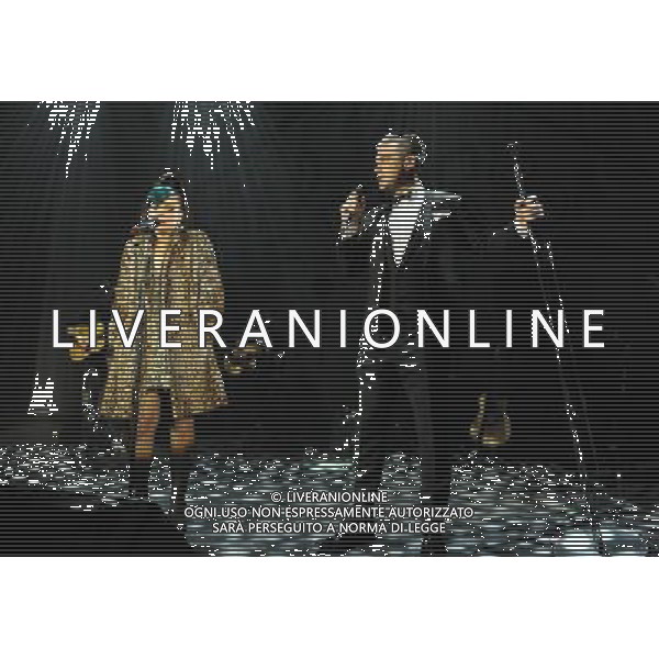  Lily Allen and Robbie Williams on stage at the \'Under 1 Roof\' concert, held at Hammersmith Apollo, London, on Thursday December 19, 2013. AG ALDO LIVERANI SAS ONLY ITALY