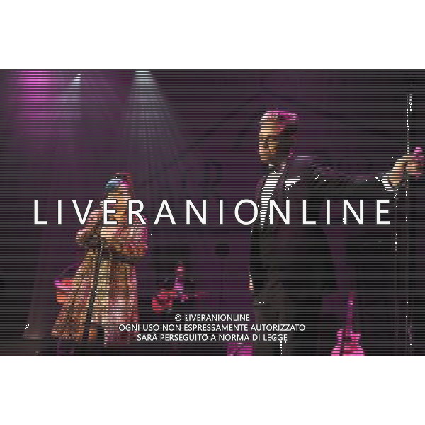  Lily Allen and Robbie Williams on stage at the \'Under 1 Roof\' concert, held at Hammersmith Apollo, London, on Thursday December 19, 2013. AG ALDO LIVERANI SAS ONLY ITALY
