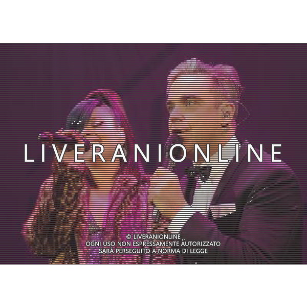  Lily Allen and Robbie Williams on stage at the \'Under 1 Roof\' concert, held at Hammersmith Apollo, London, on Thursday December 19, 2013. AG ALDO LIVERANI SAS ONLY ITALY