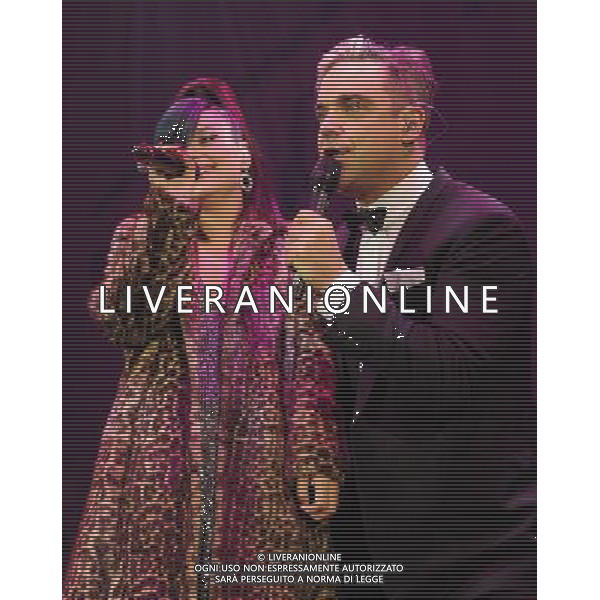  Lily Allen and Robbie Williams on stage at the \'Under 1 Roof\' concert, held at Hammersmith Apollo, London, on Thursday December 19, 2013. AG ALDO LIVERANI SAS ONLY ITALY