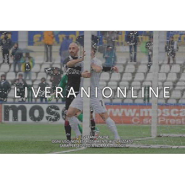 Vercelli 19-01-2014 Stadio Silvio Piola Campionato Lega PRO Prima Divisione girone A - 18å¡ giornata Pro Vercelli - Reggiana nella foto Parola blocca Statella con l\'aiuto del palo foto Roberto Garavaglia - ag. Aldo Liverani sas