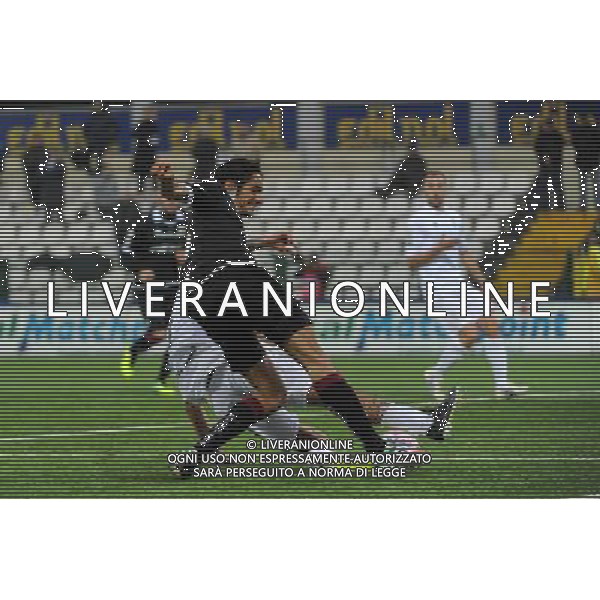 Vercelli 19-01-2014 Stadio Silvio Piola Campionato Lega PRO Prima Divisione girone A - 18å¡ giornata Pro Vercelli - Reggiana nella foto Anastasi fermato da Cosenza foto Roberto Garavaglia - ag. Aldo Liverani sas