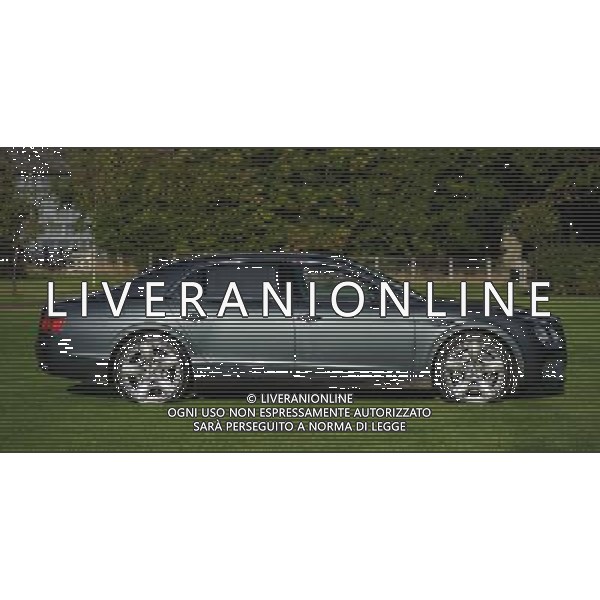 A Bentley Continental Flying Spur seen in a garden of an English country house Bentley Flying Spur /Ag. Aldo Liverani s.a.s.-Only Italy-Editorial Use Only