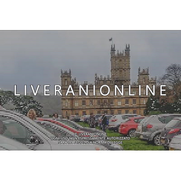 The lawn in front of Highclere Castle seen packed with visitos\' cars. It is the location for the Summer fete scene in the television series. Downton Abbey open day ©Photoshot/Ag. Aldo Liverani s.a.s.-Only Italy-Editorial Use Only