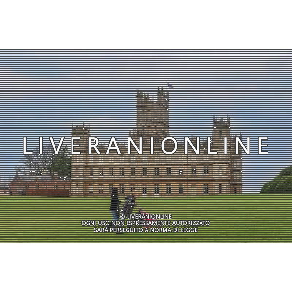 A casually dressed young mother and friend seen with her baby buggy on the lawn of Downton Abbey in front of the very formal Castle building. Downton Abbey open day ©Photoshot/Ag. Aldo Liverani s.a.s.-Only Italy-Editorial Use Only