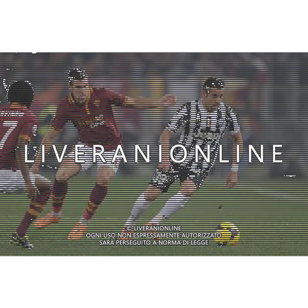Roma - 21/01/2014 - Stadio Olimpico - TIM CUP 2013-2014 - Quarti di finale - Roma vs Juventus - nella foto: isla e strootman / Ph. Fabrizio Corradetti - Ag. Aldo Liverani sas