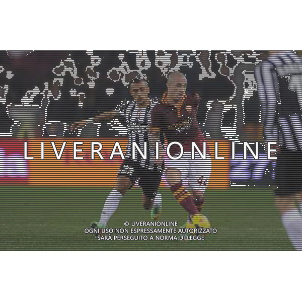 Roma - 21/01/2014 - Stadio Olimpico - TIM CUP 2013-2014 - Quarti di finale - Roma vs Juventus - nella foto: vidal e nainggolan / Ph. Fabrizio Corradetti - Ag. Aldo Liverani sas
