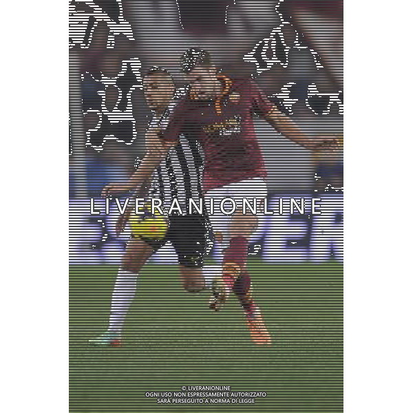 Roma - 21/01/2014 - Stadio Olimpico - TIM CUP 2013-2014 - Quarti di finale - Roma vs Juventus - nella foto: strootman e vidal / Ph. Fabrizio Corradetti - Ag. Aldo Liverani sas