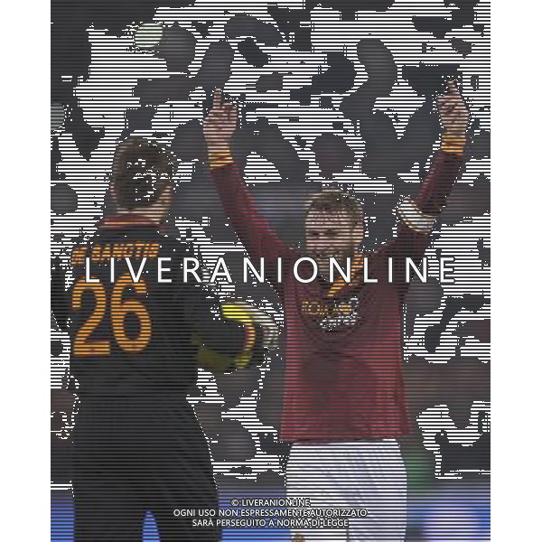 Roma - 21/01/2014 - Stadio Olimpico - TIM CUP 2013-2014 - Quarti di finale - Roma vs Juventus - nella foto: de rossi esulta verso i tifosi della juventus / Ph. Fabrizio Corradetti - Ag. Aldo Liverani sas