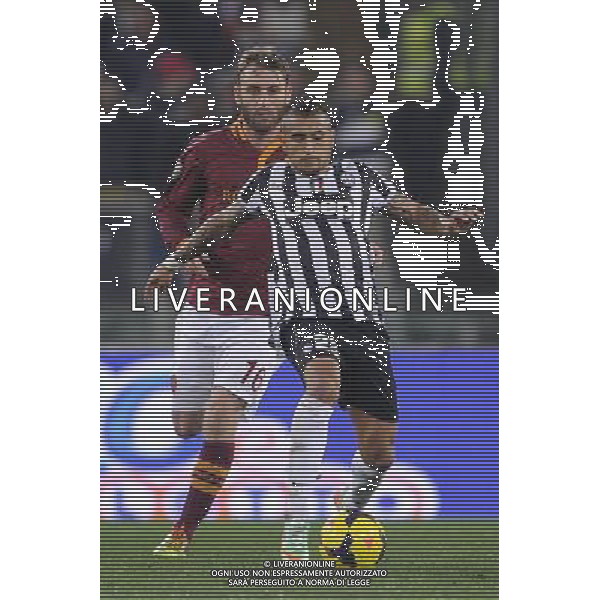 Roma - 21/01/2014 - Stadio Olimpico - TIM CUP 2013-2014 - Quarti di finale - Roma vs Juventus - nella foto: Arturo Vidal e Daniele De Rossi / Ph. Fabrizio Corradetti - Ag. Aldo Liverani sas