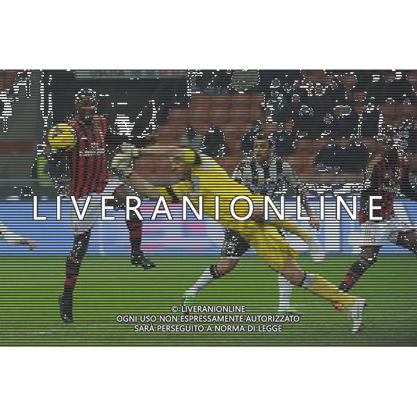 Milano 22-01-2014 TIM Cup - Coppa Italia quarti di finale Stadio Giuseppe Meazza - San Siro Milan - Udinese nella foto Brkic anticipa Zapata foto Roberto Garavaglia - ag. Aldo Liverani sas