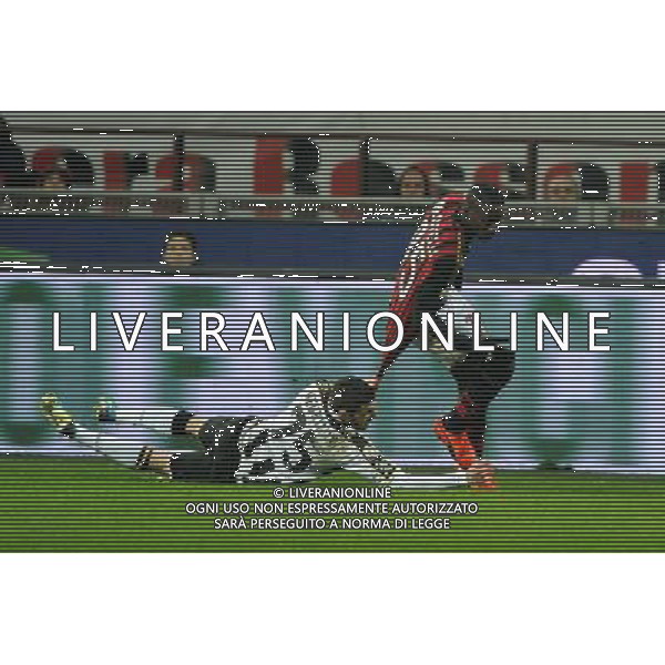 Milano 22-01-2014 TIM Cup - Coppa Italia quarti di finale Stadio Giuseppe Meazza - San Siro Milan - Udinese nella foto Heurtaux aggrappato a Balotelli foto Roberto Garavaglia - ag. Aldo Liverani sas