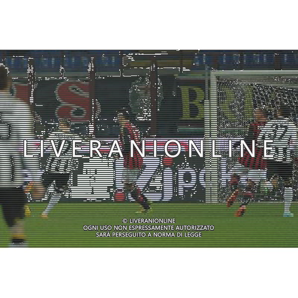 Milano 22-01-2014 TIM Cup - Coppa Italia quarti di finale Stadio Giuseppe Meazza - San Siro Milan - Udinese nella foto Lopez segna 2 a 1 Udinese foto Roberto Garavaglia - ag. Aldo Liverani sas