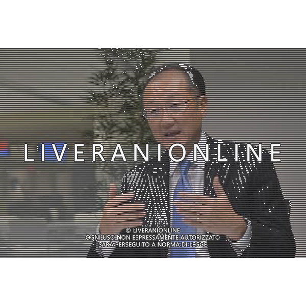 (140123) -- WASHINGTON D.C., Jan. 23, 2014 () -- World Bank President Jim Yong Kim speaks to reporters during an exclusive interview at the World Bank headquarters in Washington D.C., capital of the United States, Jan. 21, 2014. The global economy is poised to gain momentum this year with \'two engines\' of developing and developed countries working simultaneously, Jim Yong Kim said in the interview. (/Zhang Jun) (lmz) ©Photoshot/Ag. Aldo Liverani s.a.s.-Only Italy-Editorial Use Only