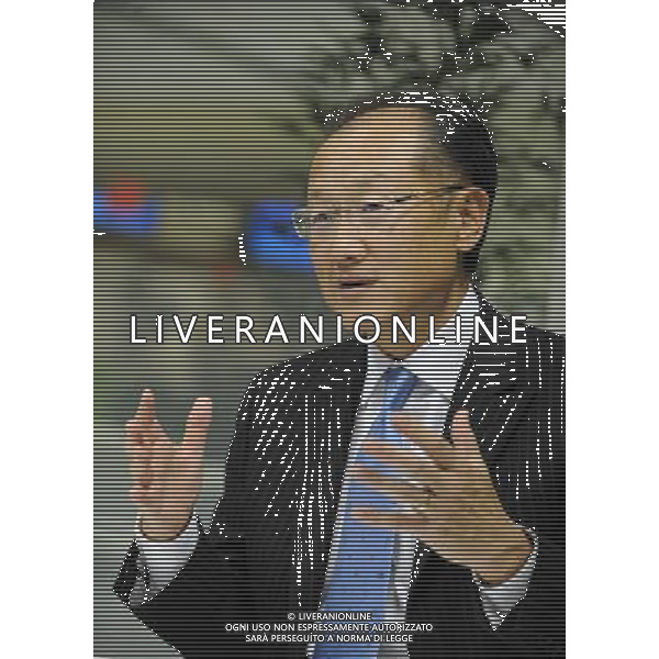 (140123) -- WASHINGTON D.C., Jan. 23, 2014 () -- World Bank President Jim Yong Kim speaks to reporters during an exclusive interview at the World Bank headquarters in Washington D.C., capital of the United States, Jan. 21, 2014. The global economy is poised to gain momentum this year with \'two engines\' of developing and developed countries working simultaneously, Jim Yong Kim said in the interview. (/Zhang Jun) (lmz) ©Photoshot/Ag. Aldo Liverani s.a.s.-Only Italy-Editorial Use Only