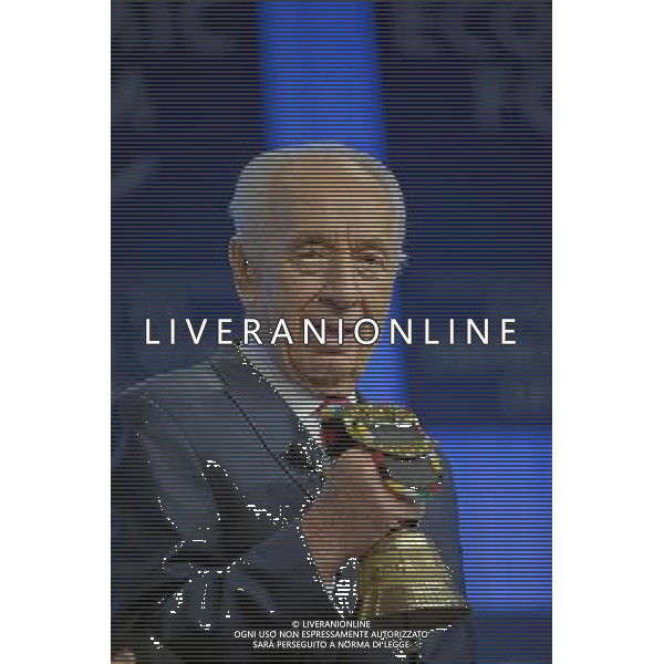 Shimon Peres, President of Israel with the honor for his long-standing commitment to its mission and his contributions to the Annual Meeting programme for more than two decades during the session \'Celebrating the Spirit of Davos\' at the Annual Meeting 2014 of the World Economic Forum at the congress centre in Davos, January 24, 2014. WORLD ECONOMIC FORUM/swiss-image.ch/Photo Urs Jaudas ©Photoshot/Ag. Aldo Liverani s.a.s.-Only Italy-Editorial Use Only