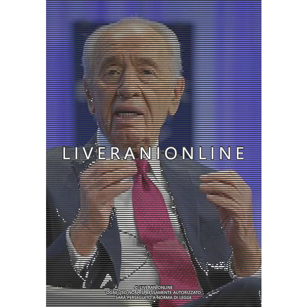 Shimon Peres, President of Israel gestures during the session \'Celebrating the Spirit of Davos\' at the Annual Meeting 2014 of the World Economic Forum at the congress centre in Davos, January 24, 2014. WORLD ECONOMIC FORUM/swiss-image.ch/Photo Remy Steinegger ©Photoshot/Ag. Aldo Liverani s.a.s.-Only Italy-Editorial Use Only