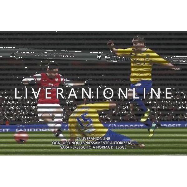 (140125) -- LONDON, Jan. 25, 2014 () -- Olivier Giroud(L) of Arsenal scores during FA Cup Fourth Round match between Arsenal and Coventry City at Emirates Stadium in London, Britain on Jan. 24, 2014. Arsenal won 4-0. (/Wang Lili) FOR EDITORIAL USE ONLY. NOT FOR SALE FOR MARKETING OR ADVERTISING CAMPAIGNS. NO USE WITH UNAUTHORIZED AUDIO, VIDEO, DATA, FIXTURE LISTS, CLUBLEAGUE LOGOS OR LIVE SERVICES. ONLINE IN-MATCH USE LIMITED TO 45 IMAGES, NO VIDEO EMULATION. NO USE IN BETTING, GAMES OR SINGLE CLUBLEAGUEPLAYER PUBLICATIONS. AG ALDO LIVERANI SAS ONLY ITALY